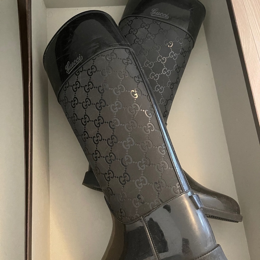 Gucci rain boots size 35